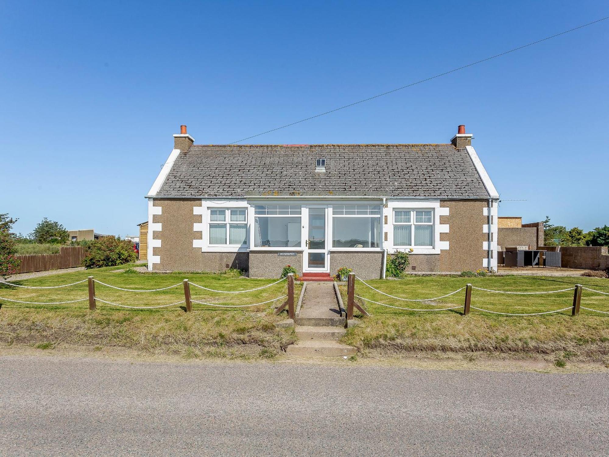 Inverspey Villa Kingston  Exterior photo